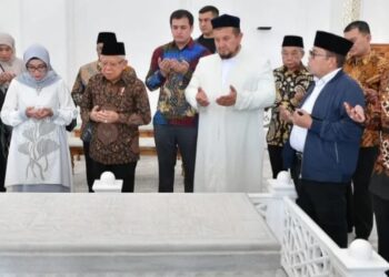 Wapres KH Ma,ruf Amin melaksanakan Ziarah di makam Imam Al maturidi