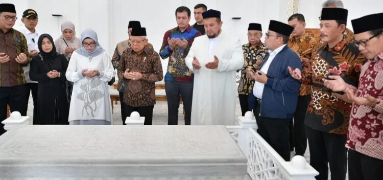 Wapres KH Ma,ruf Amin melaksanakan Ziarah di makam Imam Al maturidi
